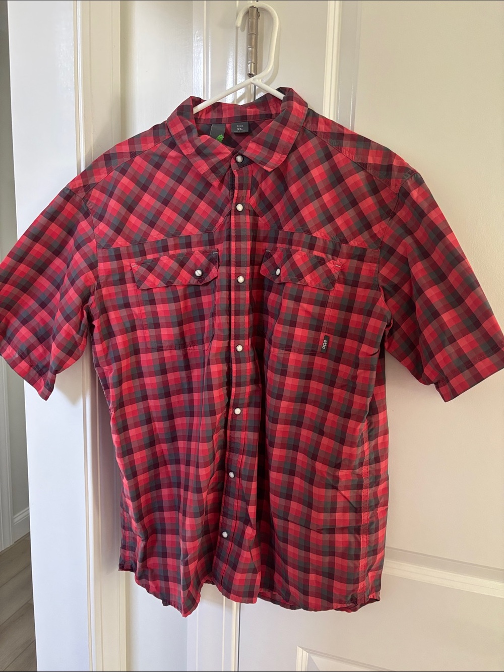 Stio Men's Red Plaid snap bShort-Sleeve Button-Up Shirt